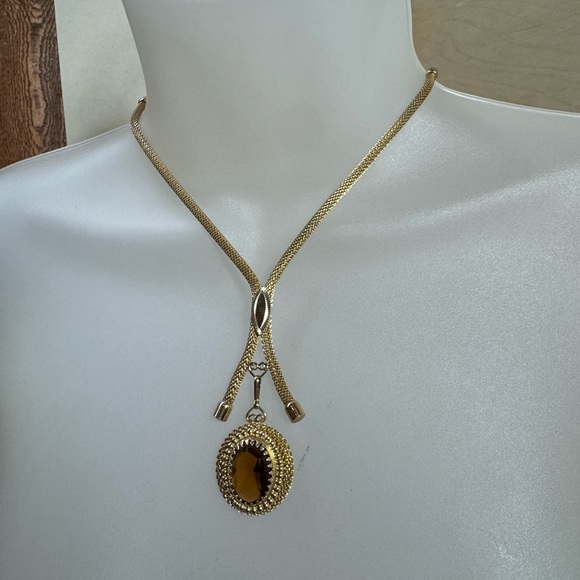 Sarah Coventry Jewelry - Sarah Coventry Vintage Gold Lariat Necklace with Amber-Tone Oval Pendant